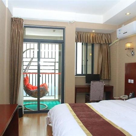 Helun Hotel Chengdu Esterno foto