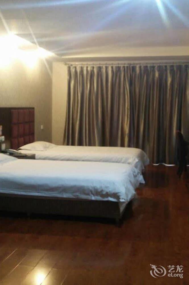 Helun Hotel Chengdu Esterno foto
