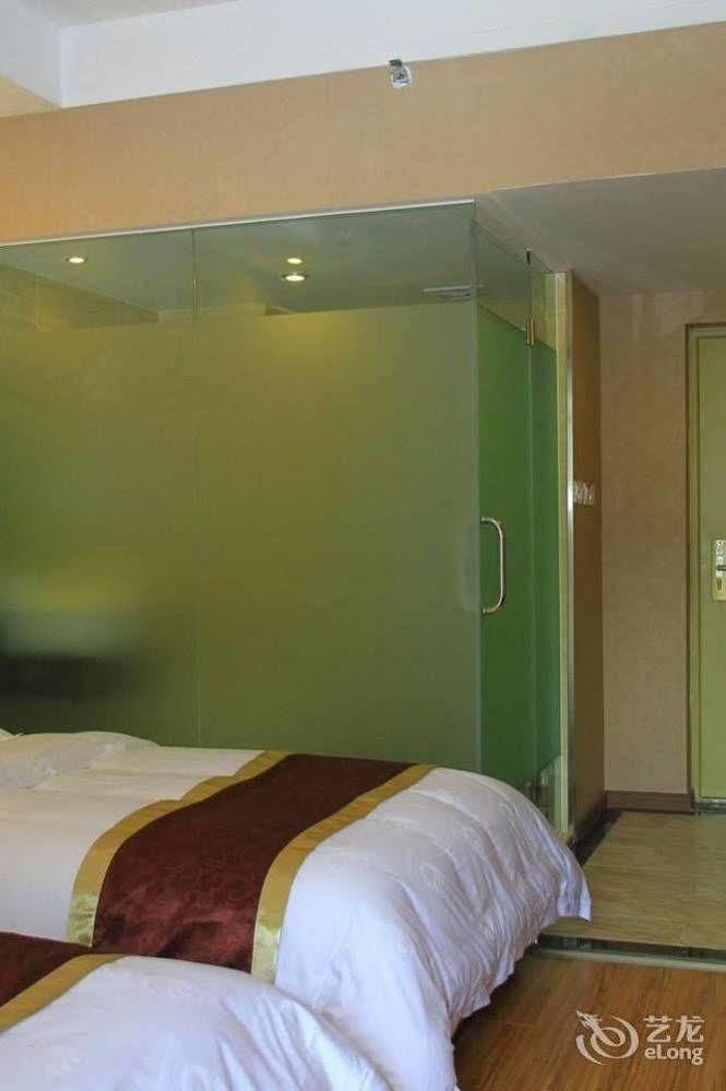 Helun Hotel Chengdu Esterno foto