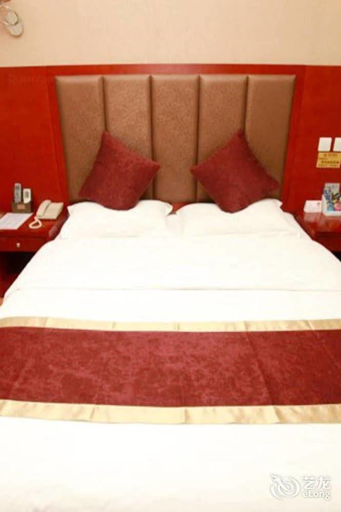Helun Hotel Chengdu Esterno foto