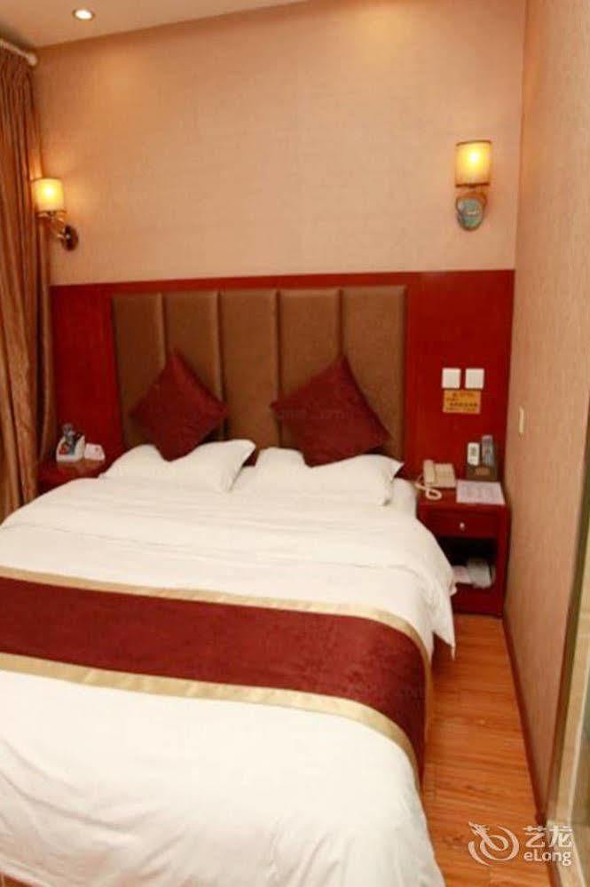 Helun Hotel Chengdu Esterno foto